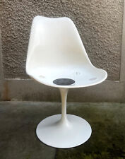 Chaise tulipe par Eero